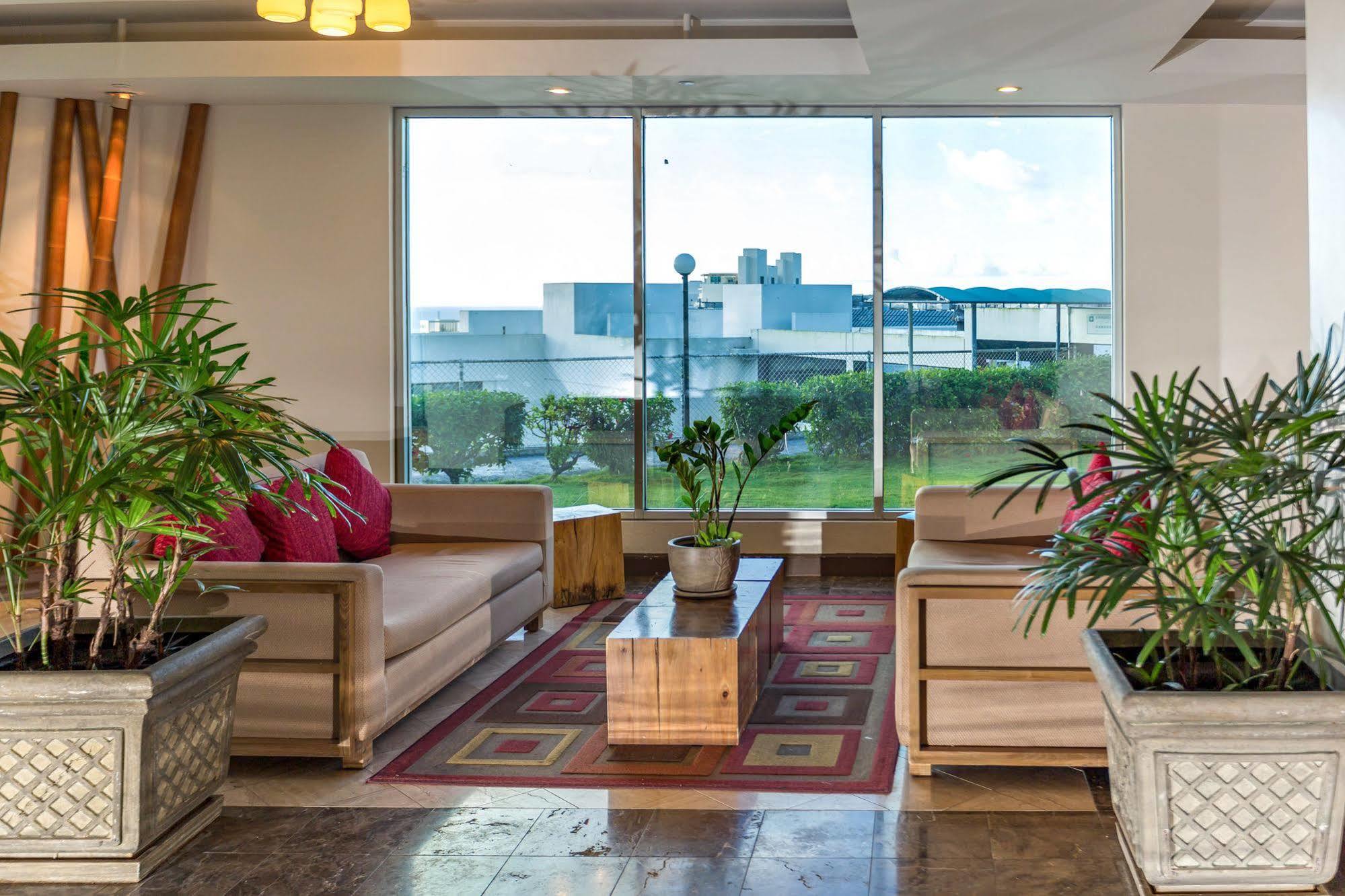 Oceanview Hotel And Residences Tumon Exterior foto